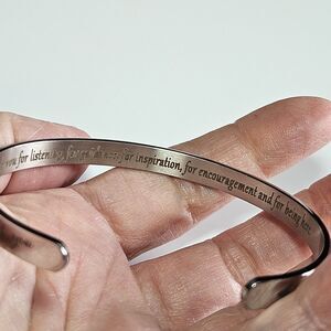 Silver Tone Thank You Bracelet  With Arrow Aprox 6.75"